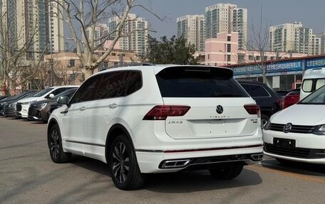 Volkswagen Tiguan II, 2023 год, 2 700 000 рублей, 4 фотография