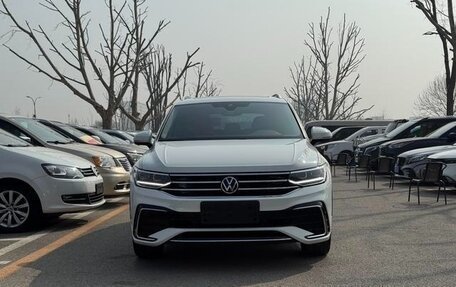 Volkswagen Tiguan II, 2023 год, 2 700 000 рублей, 3 фотография