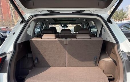 Volkswagen Tiguan II, 2023 год, 2 700 000 рублей, 15 фотография