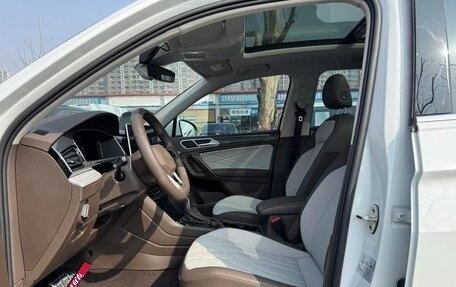 Volkswagen Tiguan II, 2023 год, 2 700 000 рублей, 10 фотография