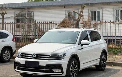 Volkswagen Tiguan II, 2023 год, 2 700 000 рублей, 1 фотография