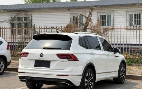 Volkswagen Tiguan II, 2023 год, 2 700 000 рублей, 9 фотография