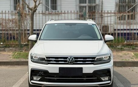 Volkswagen Tiguan II, 2023 год, 2 700 000 рублей, 2 фотография