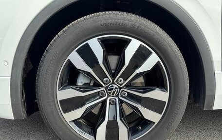 Volkswagen Tiguan II, 2023 год, 2 700 000 рублей, 16 фотография