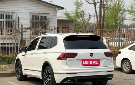 Volkswagen Tiguan II, 2023 год, 2 700 000 рублей, 7 фотография