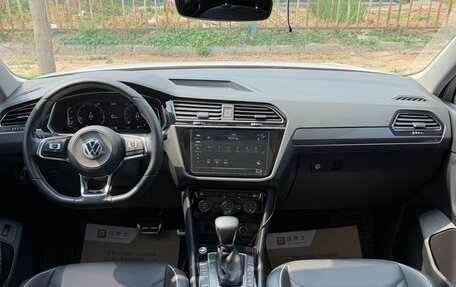 Volkswagen Tiguan II, 2023 год, 2 700 000 рублей, 15 фотография