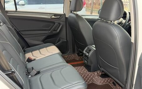 Volkswagen Tiguan II, 2023 год, 2 700 000 рублей, 19 фотография