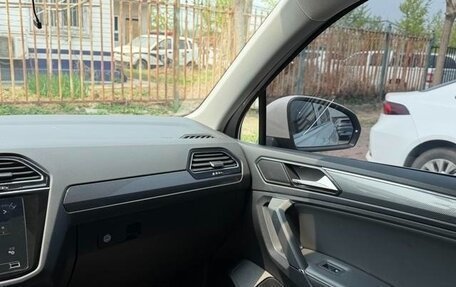 Volkswagen Tiguan II, 2023 год, 2 700 000 рублей, 23 фотография