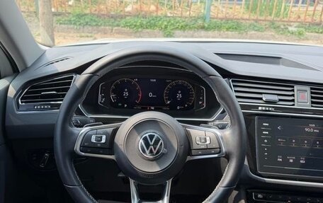 Volkswagen Tiguan II, 2023 год, 2 700 000 рублей, 13 фотография