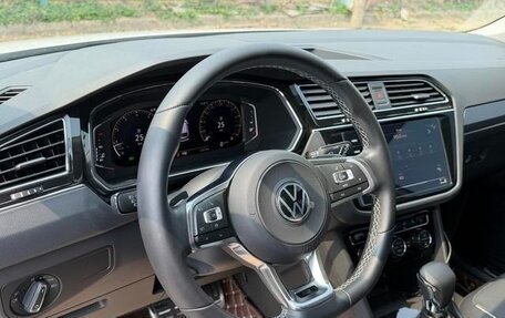 Volkswagen Tiguan II, 2023 год, 2 700 000 рублей, 16 фотография