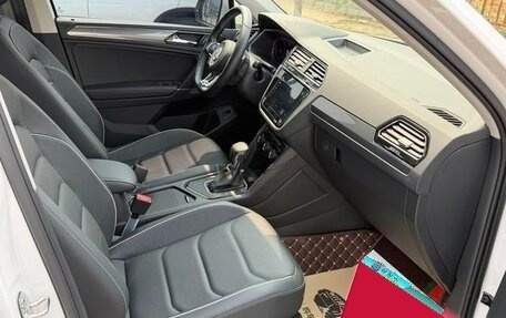 Volkswagen Tiguan II, 2023 год, 2 700 000 рублей, 18 фотография
