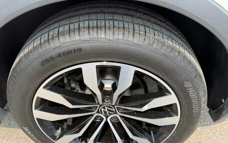 Volkswagen Tiguan II, 2023 год, 2 700 000 рублей, 31 фотография