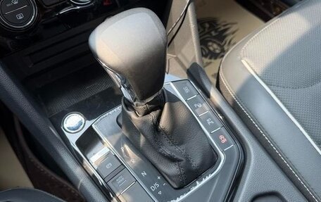 Volkswagen Tiguan II, 2023 год, 2 700 000 рублей, 29 фотография
