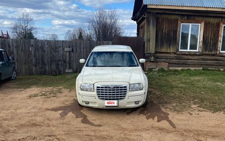 Chrysler 300C II, 2004 год, 800 000 рублей, 2 фотография
