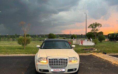 Chrysler 300C II, 2004 год, 800 000 рублей, 8 фотография