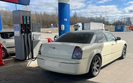 Chrysler 300C II, 2004 год, 800 000 рублей, 7 фотография
