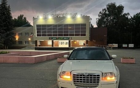 Chrysler 300C II, 2004 год, 800 000 рублей, 6 фотография