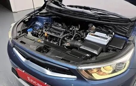 KIA Stonic, 2018 год, 1 340 000 рублей, 6 фотография