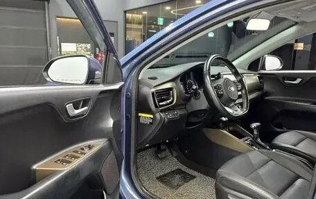 KIA Stonic, 2018 год, 1 340 000 рублей, 11 фотография