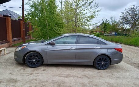 Hyundai Sonata VI, 2011 год, 1 000 000 рублей, 3 фотография