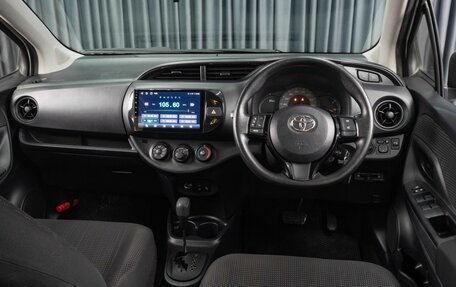 Toyota Vitz, 2019 год, 1 079 000 рублей, 6 фотография