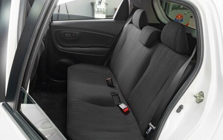 Toyota Vitz, 2019 год, 1 079 000 рублей, 7 фотография