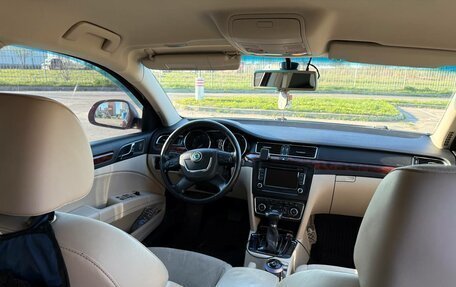 Skoda Superb III рестайлинг, 2010 год, 1 000 000 рублей, 24 фотография