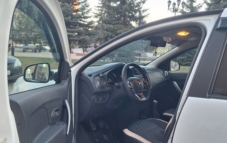 Renault Logan II, 2020 год, 950 000 рублей, 14 фотография