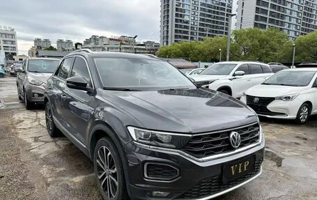 Volkswagen T-Roc I, 2023 год, 1 330 777 рублей, 3 фотография