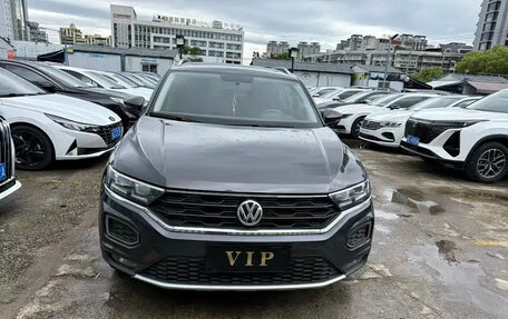 Volkswagen T-Roc I, 2023 год, 1 330 777 рублей, 2 фотография