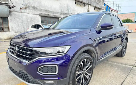Volkswagen T-Roc I, 2023 год, 1 530 777 рублей, 1 фотография