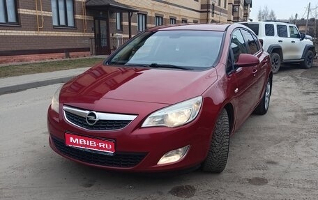 Opel Astra J, 2011 год, 600 000 рублей, 1 фотография