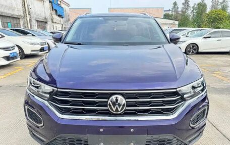 Volkswagen T-Roc I, 2023 год, 1 530 777 рублей, 2 фотография