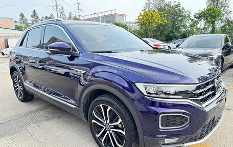 Volkswagen T-Roc I, 2023 год, 1 530 777 рублей, 3 фотография