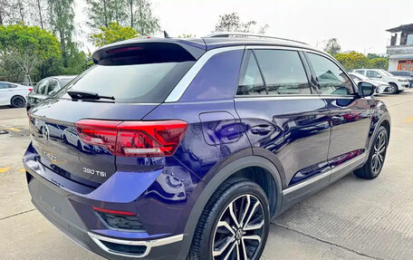 Volkswagen T-Roc I, 2023 год, 1 530 777 рублей, 4 фотография