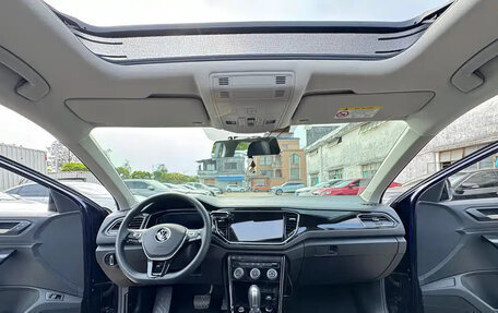 Volkswagen T-Roc I, 2023 год, 1 530 777 рублей, 6 фотография