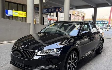 Skoda Superb, 2026 год, 2 420 000 рублей, 2 фотография