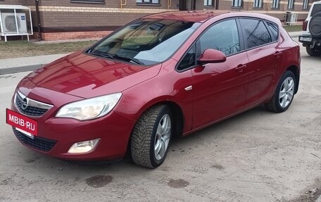 Opel Astra J, 2011 год, 600 000 рублей, 2 фотография