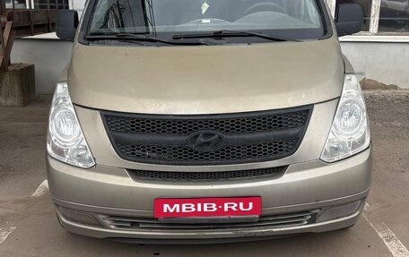 Hyundai Grand Starex Grand Starex I рестайлинг 2, 2011 год, 700 000 рублей, 2 фотография