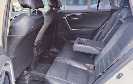 Toyota RAV4, 2020 год, 2 800 000 рублей, 7 фотография