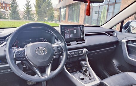 Toyota RAV4, 2020 год, 2 800 000 рублей, 15 фотография