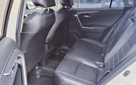 Toyota RAV4, 2020 год, 2 800 000 рублей, 6 фотография