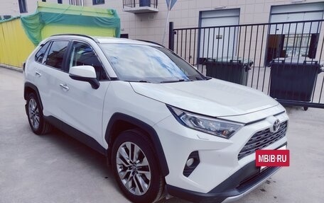 Toyota RAV4, 2020 год, 2 800 000 рублей, 3 фотография