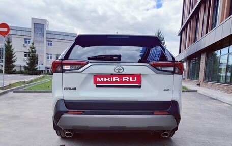 Toyota RAV4, 2020 год, 2 800 000 рублей, 4 фотография