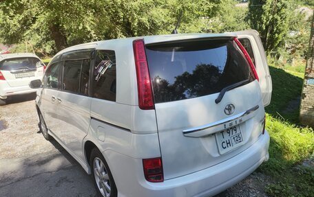 Toyota ISis I, 2010 год, 1 050 000 рублей, 4 фотография