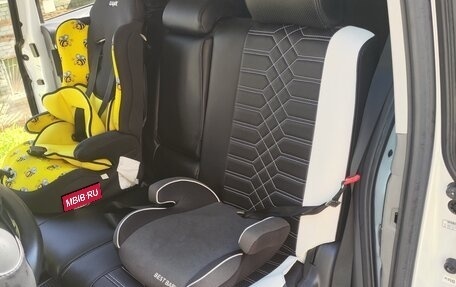 Toyota ISis I, 2010 год, 1 050 000 рублей, 11 фотография