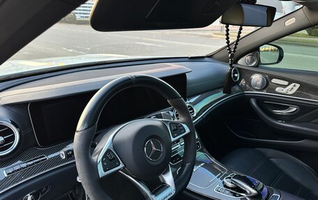 Mercedes-Benz E-Класс AMG, 2017 год, 4 000 000 рублей, 11 фотография