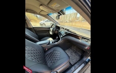 Toyota Camry, 2018 год, 2 800 000 рублей, 8 фотография
