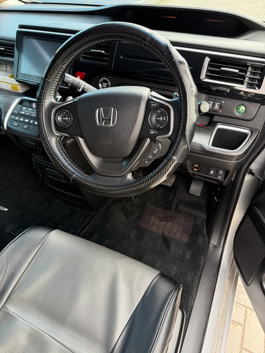 Honda Stepwgn V, 2016 год, 1 850 000 рублей, 2 фотография