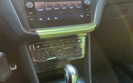 Volkswagen Tiguan II, 2018 год, 3 130 000 рублей, 13 фотография